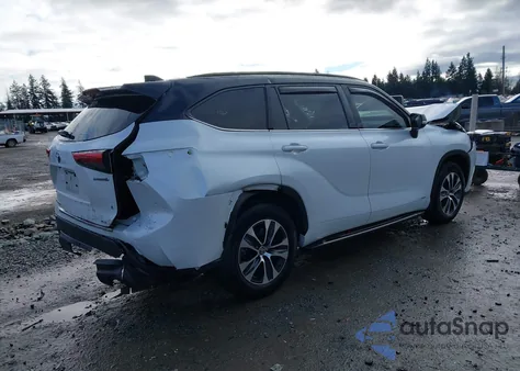 2022 Toyota Highlander Hybrid Xle z USA, uszkodzony, nr VIN 5TDGBRCH8NS544751